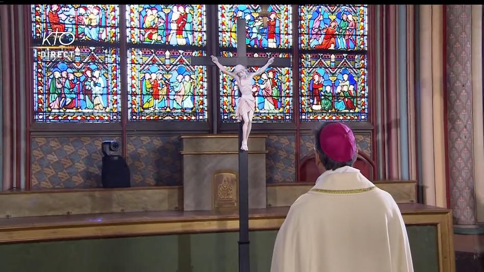 (4) Méditation de Pâques à la cathédrale Notre-Dame de Paris - YouTube - 10 55.jpeg