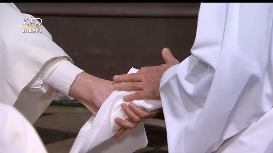(4) Méditation de Pâques à la cathédrale Notre-Dame de Paris - YouTube - 26 40.jpeg