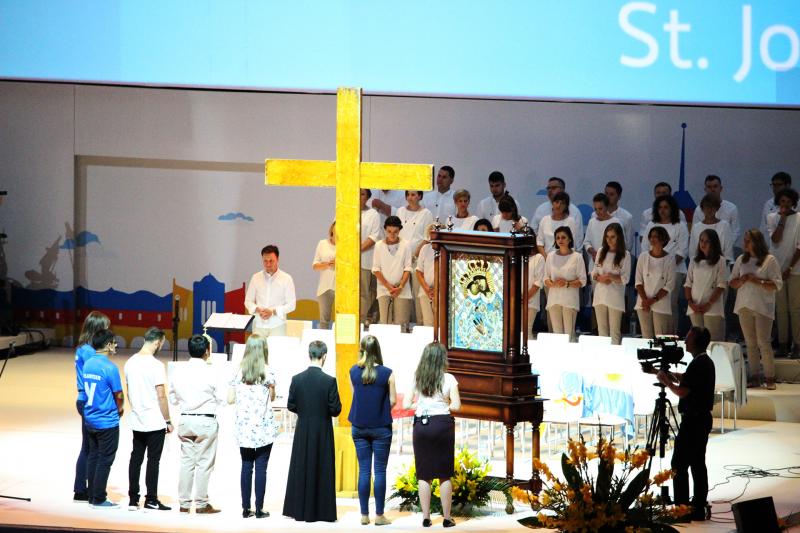Les symboles des JMJ remis au Portugal pour la fête du Christ Roi