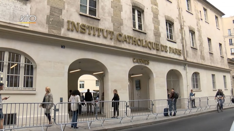 Les universités et facultés ecclésiastiques incorporent l'enseignement à distance