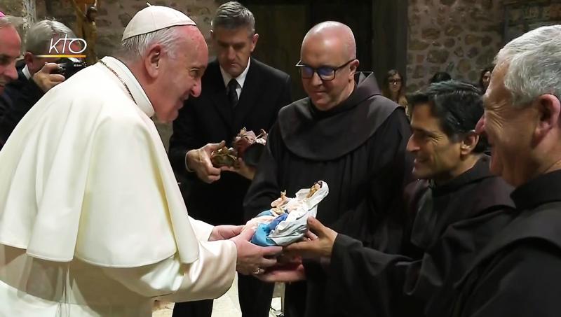Le pape François signe une lettre apostolique sur l'importance de la crèche