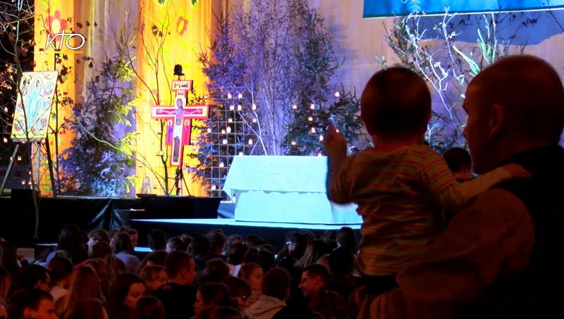 Rencontre de Taizé : 15 000 jeunes passent le réveillon en prière