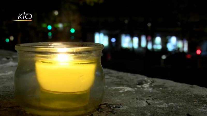 Une bougie à la fenêtre le 25 mars