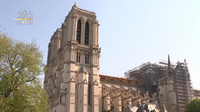 Vénération de la Sainte Couronne d’épines à Notre-Dame de Paris