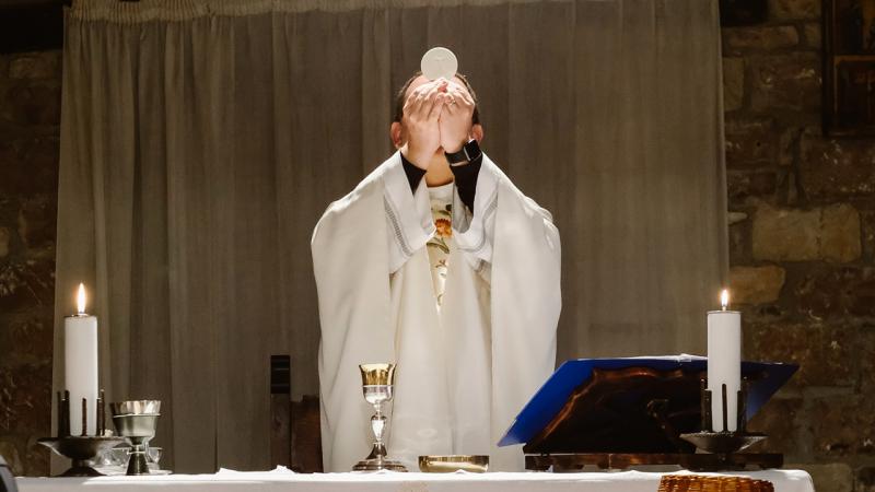 Reprise des messes avec les fidèles : les évêques français mobilisés