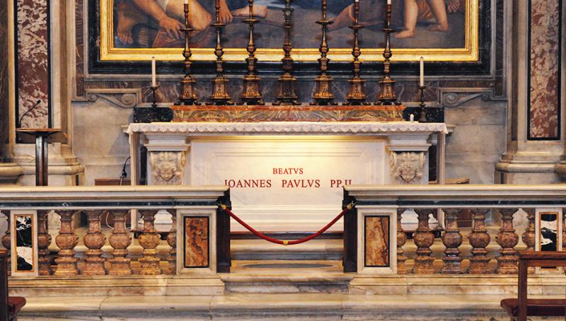 18 Mai : Le pape François célèbre la messe sur la tombe de st Jean-Paul II